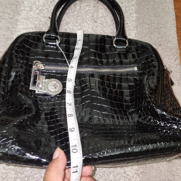 MICHAEL MICHAEL KORS Joan Patent Leather Satchel good condition - Picture 15 of 16